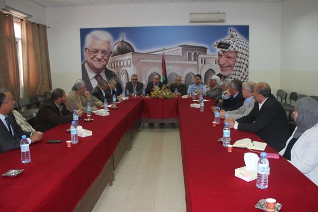 محافظ جنين رمضان يلتقي بعائلة آل جرادات و لجنة الإصلاح لتهدئة النفوس و بسط الأمن في سيلة الحارثية